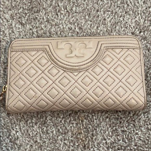 Tory Burch Handbags - TORY BURCH FLEMMING WALLET Tory Burch Handbags - TORY BURCH FLEMMING WALLET